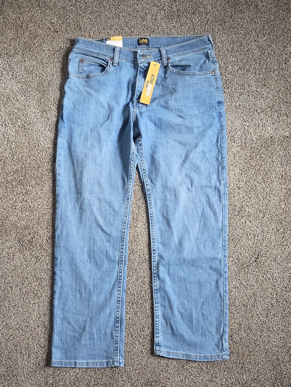 Brand: LeeFit: Regular FitLeg Style: Straight LegSize: 34 x 29 (Waist: 34")